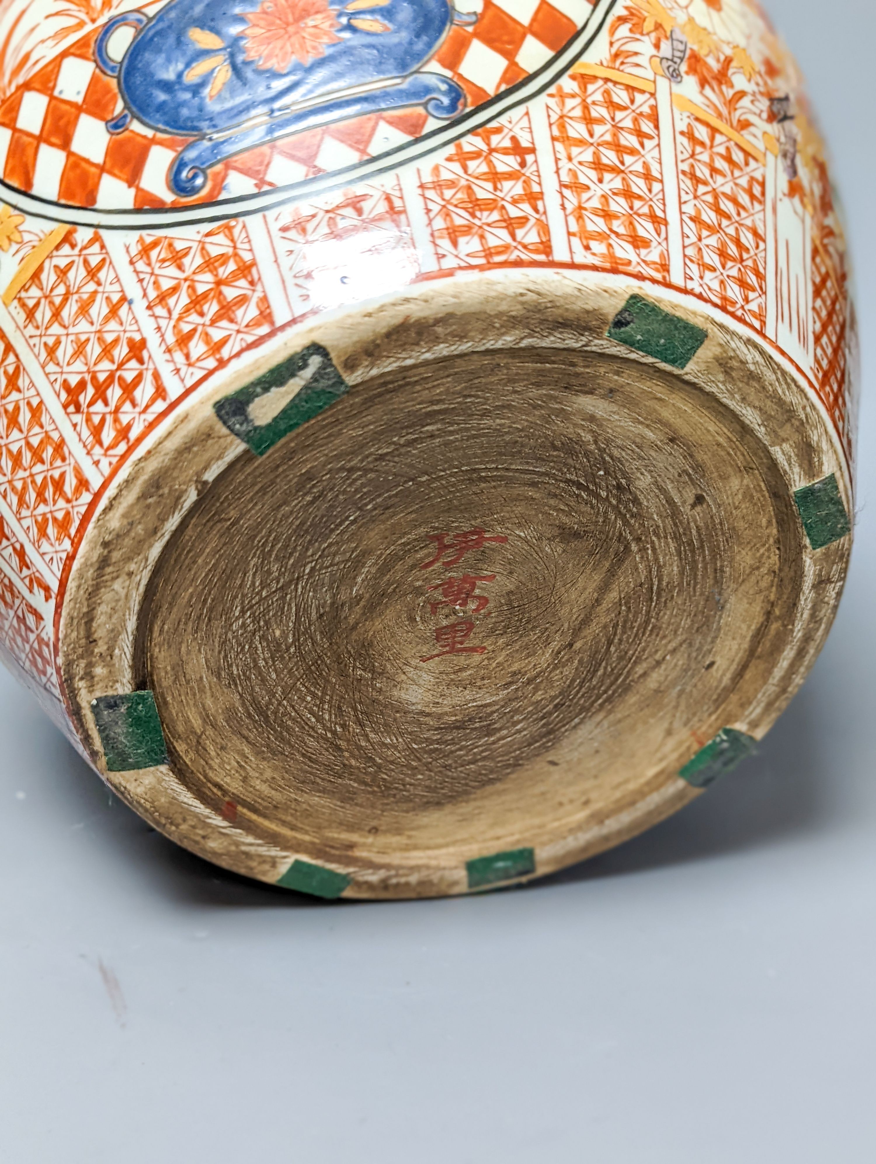 A pair of Chinese Imari pattern goldfish bowls 32cm diameter